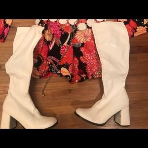 White boots size W6